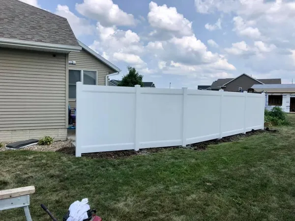 completed vinyl-fencing project